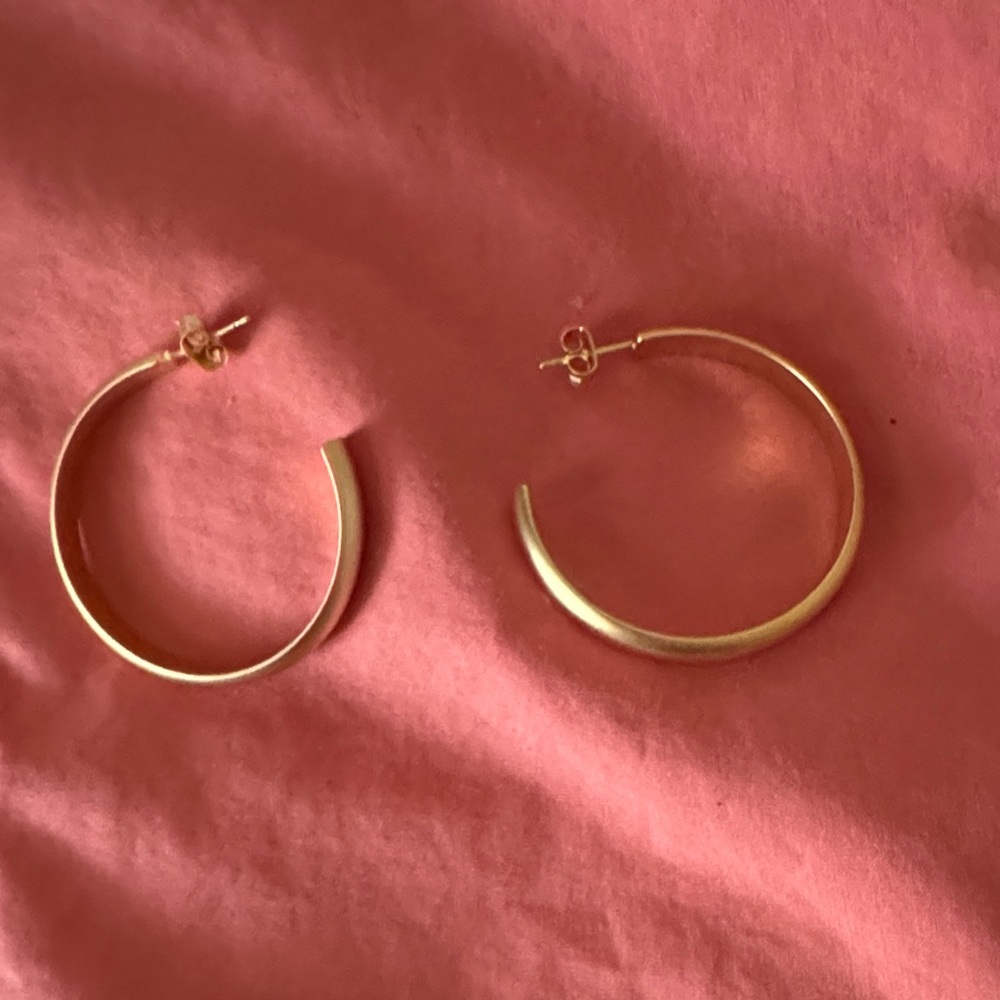 Elegant Gold Hoop Earrings